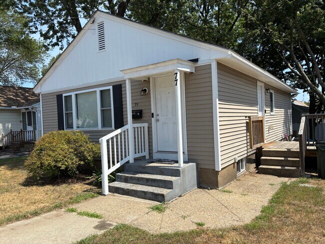 Primary Photo - 77 Jewett St