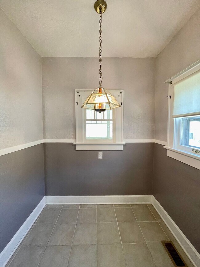 Building Photo - Charming 2-Bedroom Home with Hardwood Floors & Private Driveway!