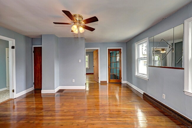 Building Photo - 22 Holmes Ave