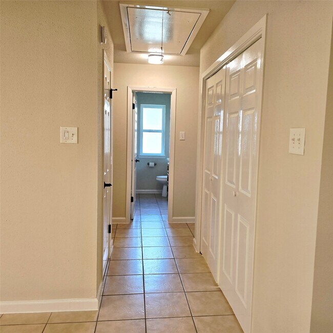 Building Photo - 3722 Westheimer Pl Dr