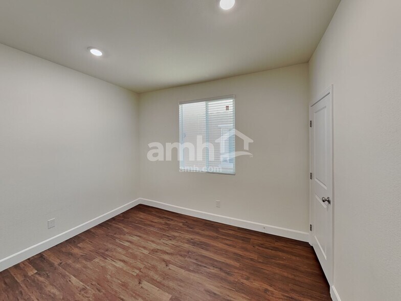 Building Photo - 4753 Tire Swing St