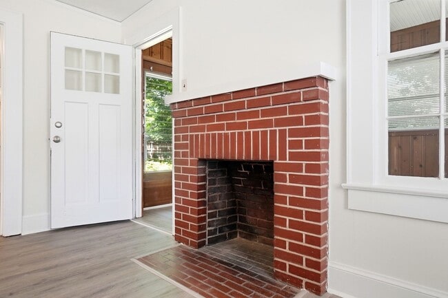 Building Photo - Fully Remodeled Home in the Heart of Belmont