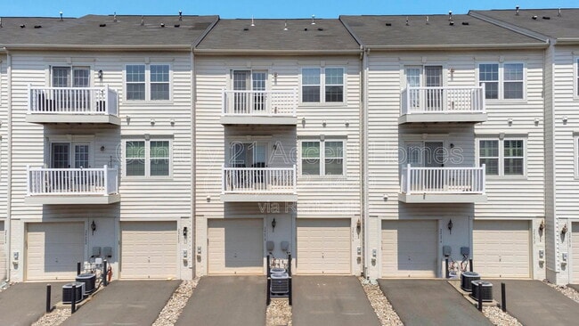 Building Photo - 24676 Hutchinson Farm Dr