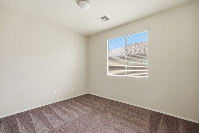 Building Photo - Large 4 Bedroom + Den home in Great Westwing Mountain Community