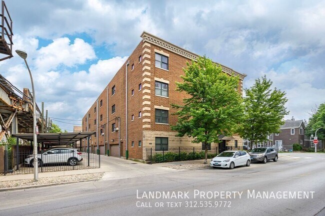 Building Photo - 1152 W Roscoe St