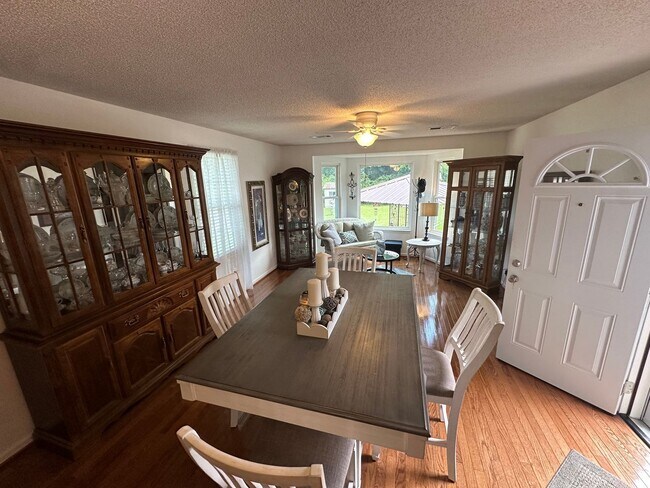 Building Photo - FULLY FURNISHED, SINGLE-FAMILY HOME IN NOR...