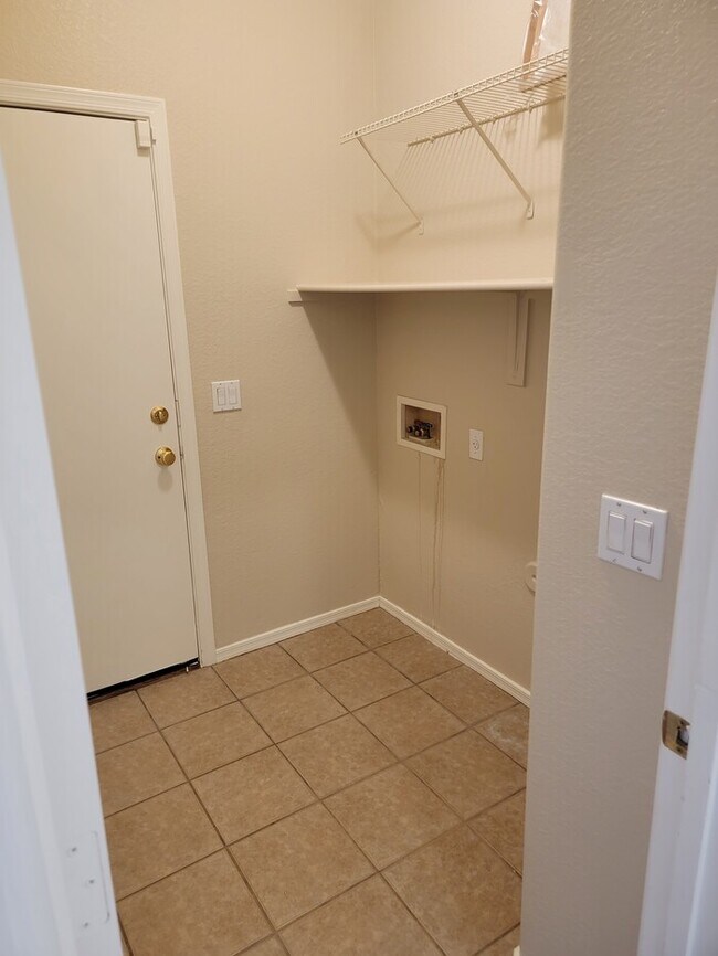 Building Photo - Fantastic 4-Bedroom, 2-Bathroom home For Rent in Avondale!