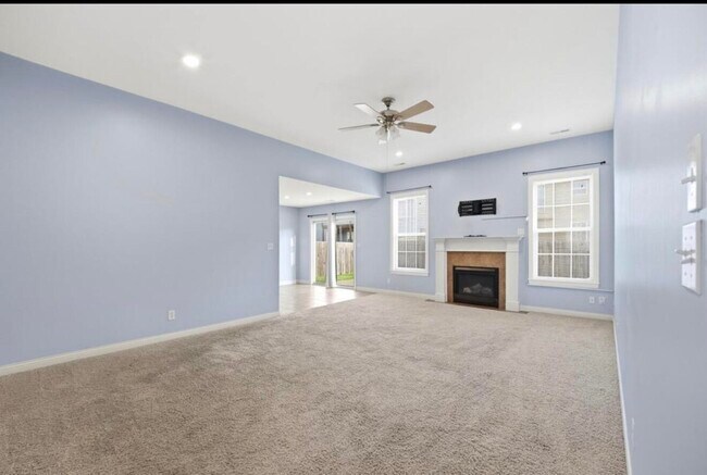 Building Photo - 5805 Mahon Dr