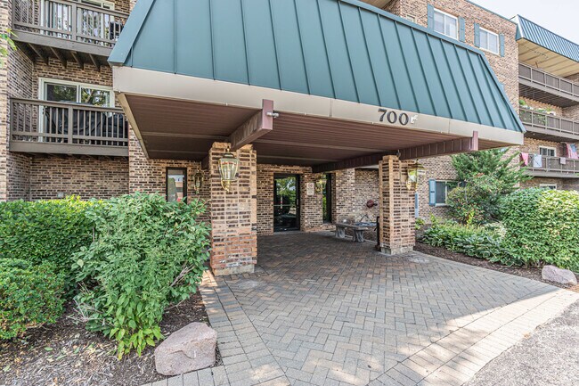 Building Photo - 700 Perrie Dr