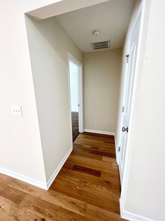 Building Photo - Beautiful home in Woodland Lakes! Extended...
