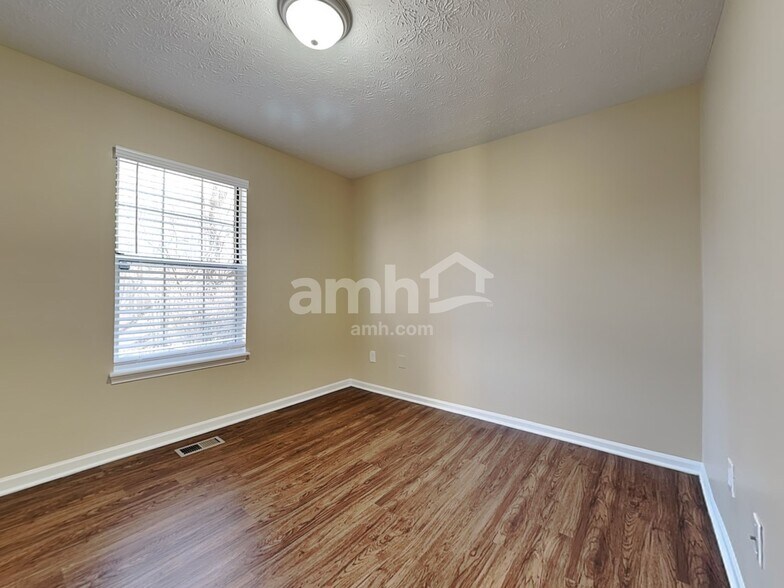 Building Photo - 420 Randy Ln