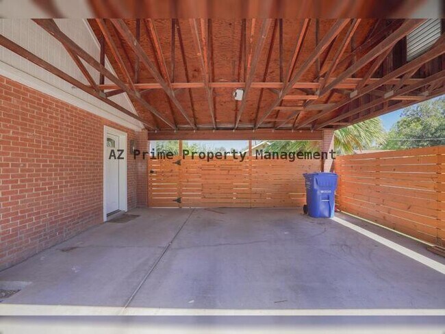 Building Photo - 6521 N 11th Ave