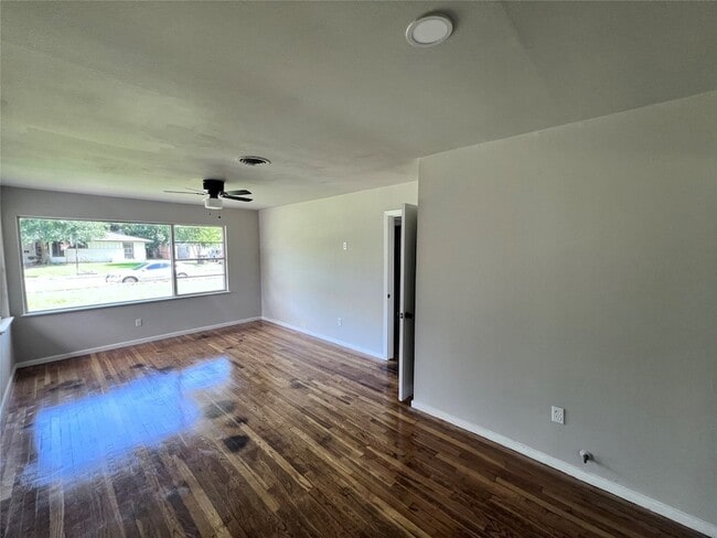 Building Photo - 5742 Flamingo Dr