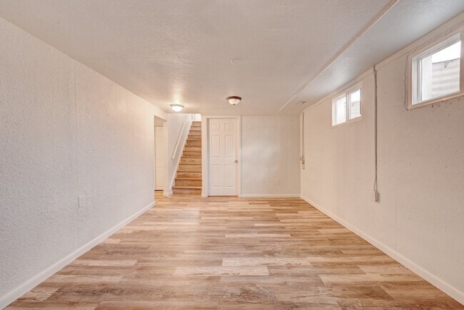 Building Photo - $1,885.00 - 4 Beds, 2 Bath, Duplex in Litt...