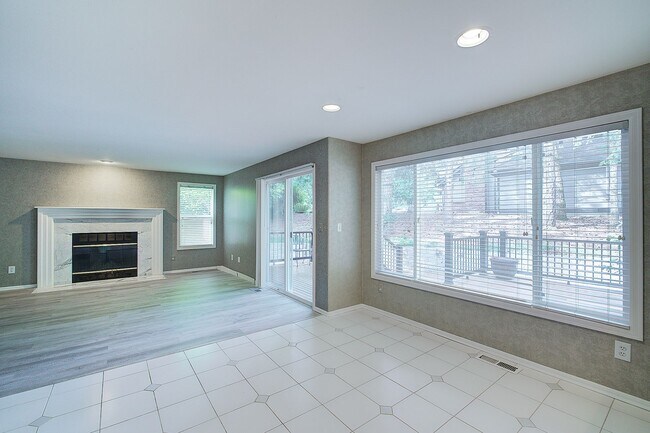 Building Photo - 4Bd/2.5Ba Sammamish Home