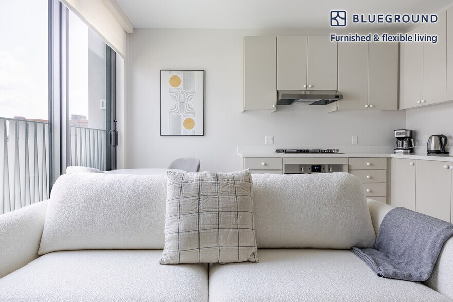 Building Photo - 200 Mesnager St