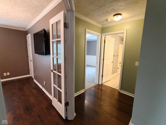 Building Photo - 802 Fern Dr