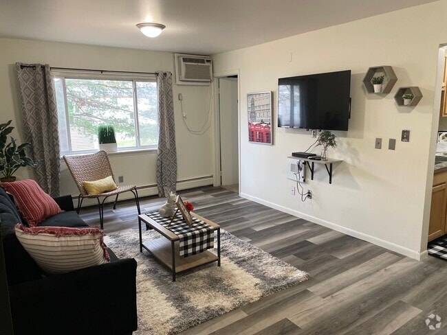 Building Photo - The Edge at 1815 - Student Housing
