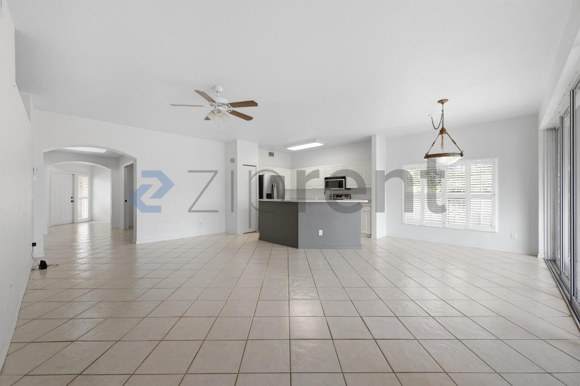 Building Photo - Unit 101