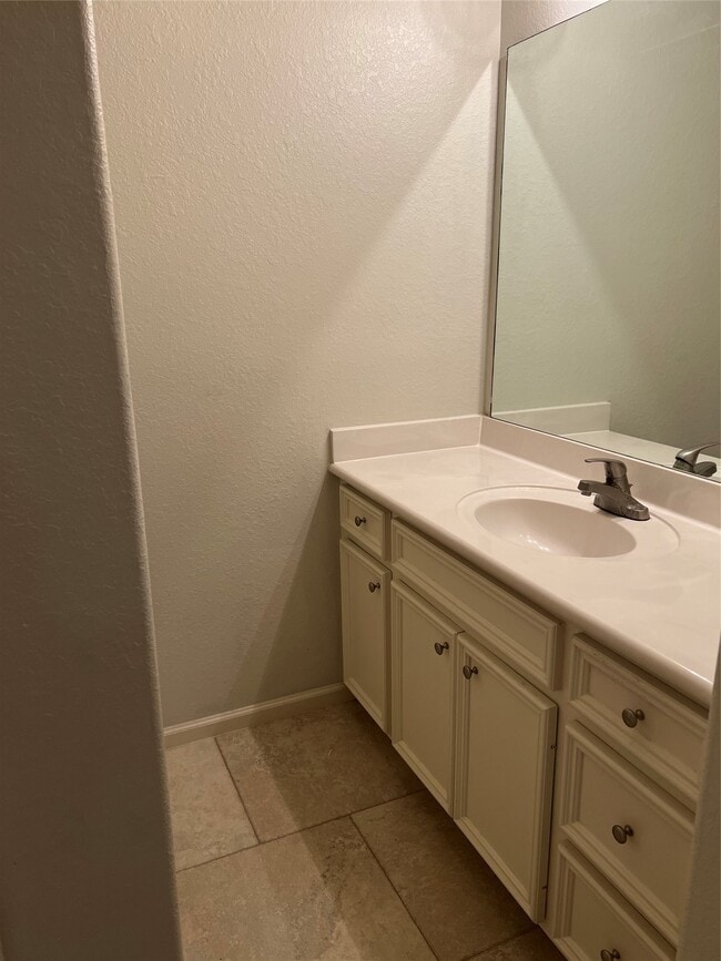 Building Photo - 2865 Westhollow Dr