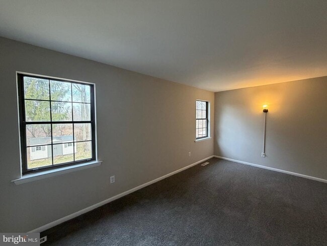 Building Photo - 120 Redwood Dr