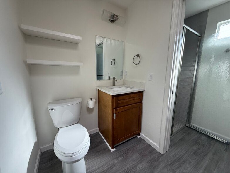 Building Photo - 5564 E Camden St