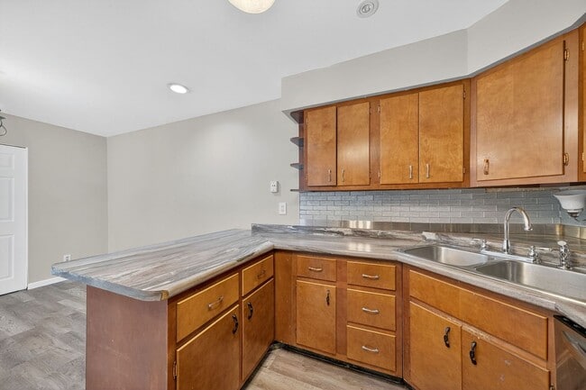 Building Photo - 8727 Sieloff Dr