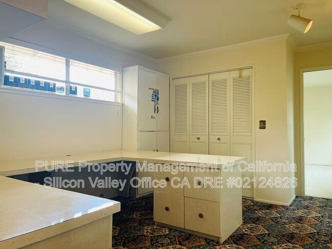 Building Photo - 1048 Savannah Drive
