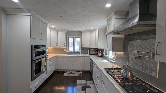 Building Photo - 20 Winterberry Way