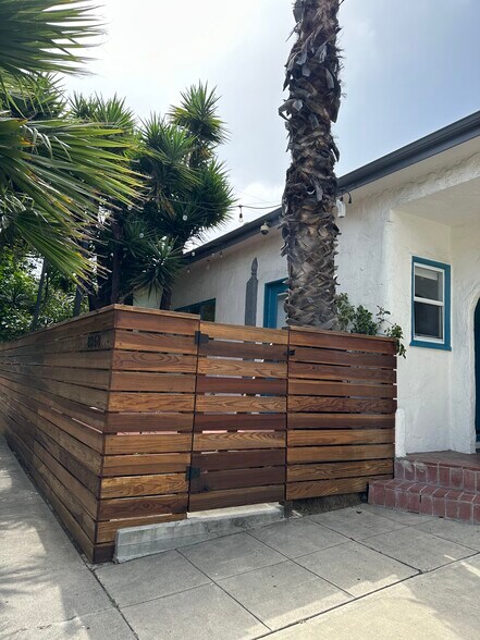 Gate to front private patio - 8268 Waring Ave