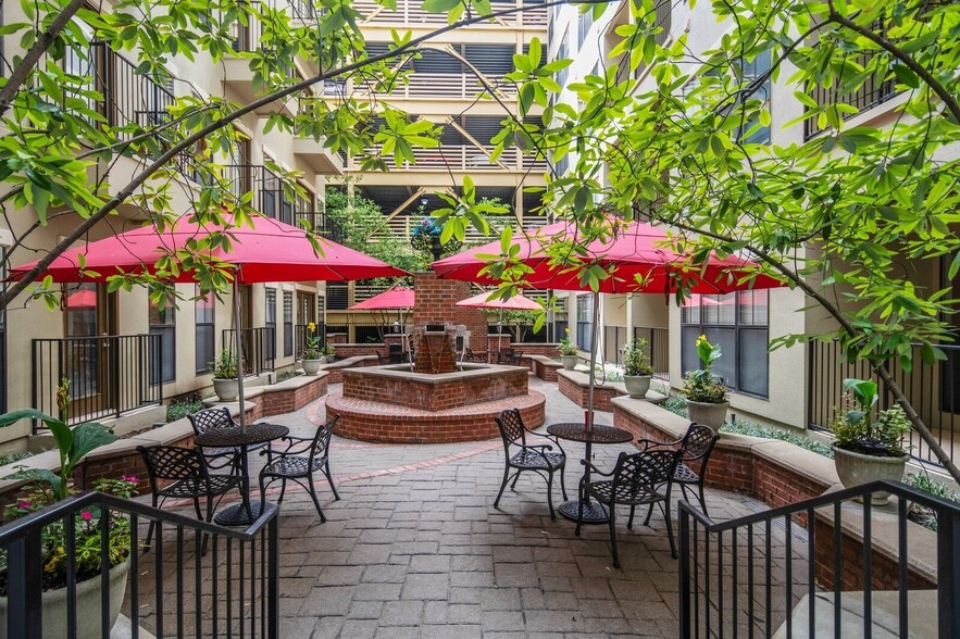 Building Photo - 1803 Broadway