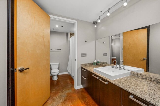 Building Photo - 600 12th Ave S