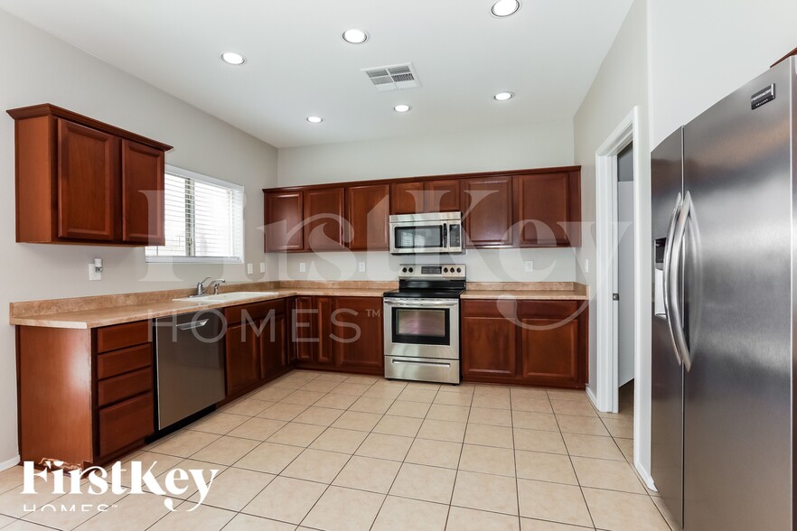 Building Photo - 1179 E Desert Springs Way