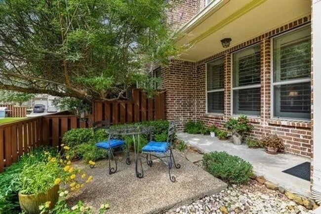 Building Photo - 2 Bed 2.5 Bath in Lewisville