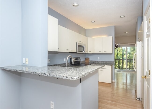 Building Photo - 285 Bishops Forest Dr