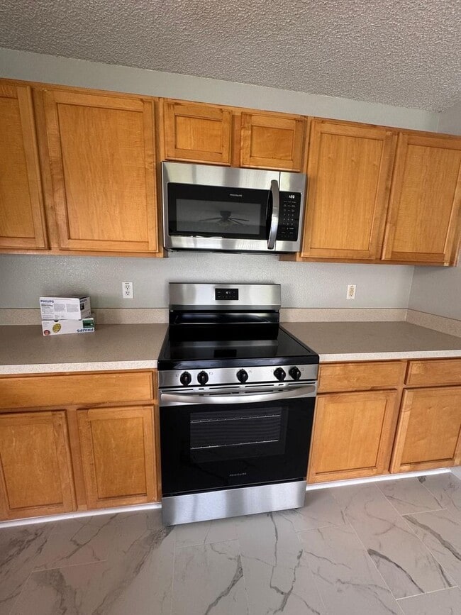 Building Photo - Spacious 4 bedroom house in Waterford Chase