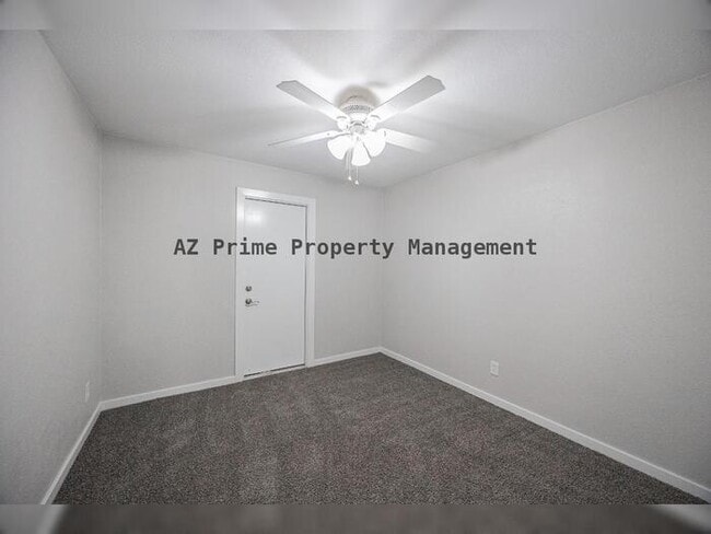 Building Photo - 452 S Mulberry