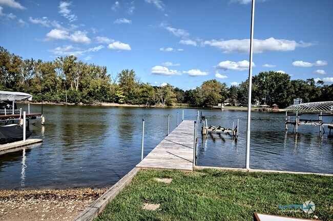 Building Photo - 4228 Riverside Dr