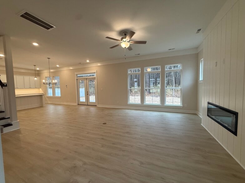 Building Photo - 2049 Burson Dr