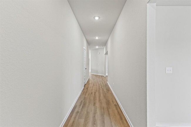 Building Photo - 8019 Camphor Ct