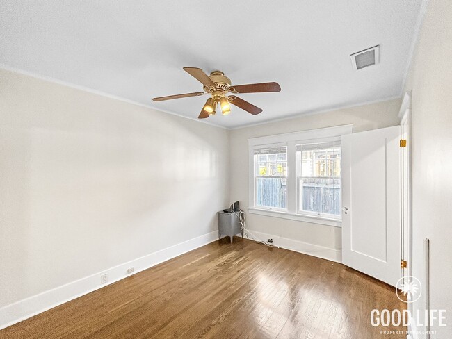 Building Photo - Beautiful 3BD/2.5BA W/ A/C and In-Unit Laundry in Mission Hills!