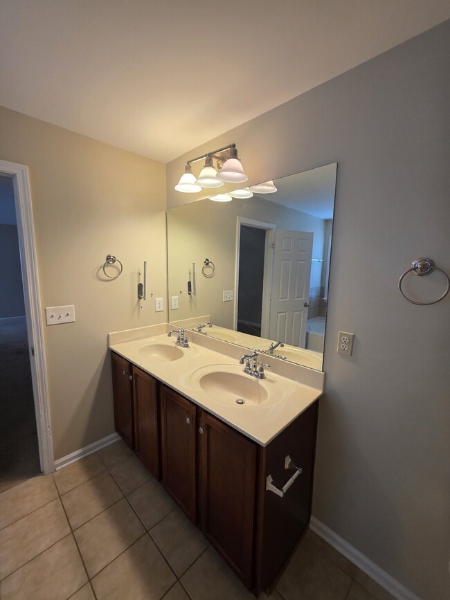 Building Photo - 46 Brookview Dr