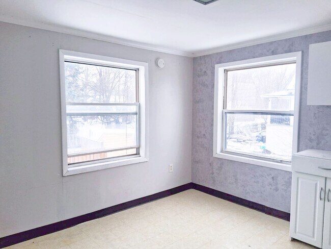 Building Photo - 7402 Park Ln