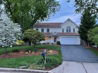 Building Photo - A Perfect Blend of Comfort and Convenience