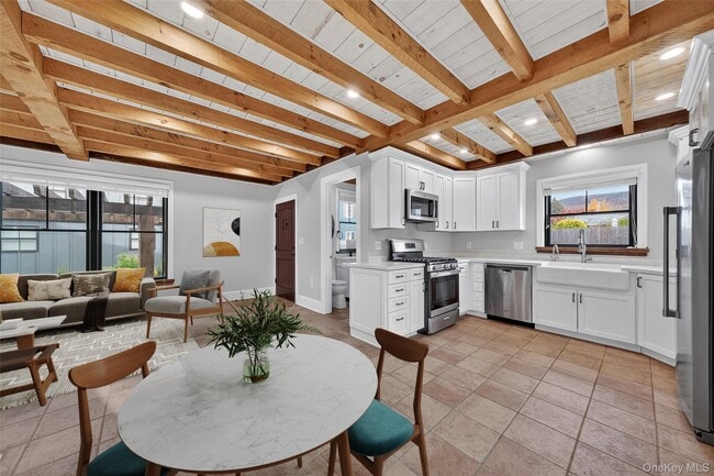 Building Photo - 52 Ackerman St