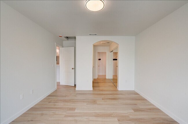 Building Photo - 545 Lands End Way
