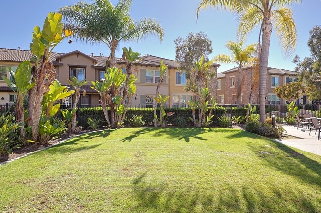 Building Photo - Fully Furnished 2-Bed, 2.5-Bath Home with ...