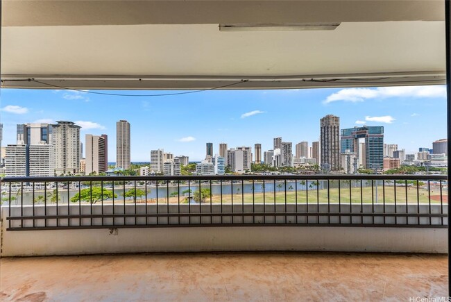 Building Photo - Marco Polo - Upgraded two bedroom, 2 bath,...