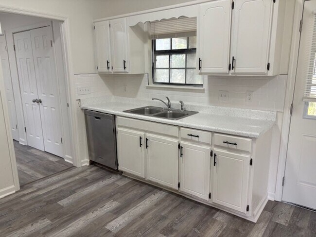 Building Photo - COMING SOON  LaVergne 3BR/1BA new floors, fresh paint, 1 acre lot
