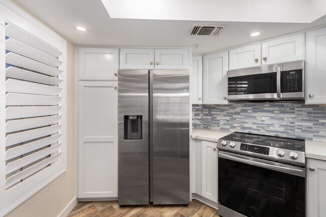 Building Photo - 9795 N 93rd Way